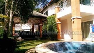 Tilava OK-talo Edenin puutarhalla - Villa - East Pattaya - Map E4