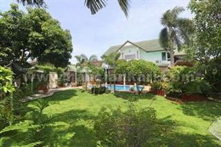 Iso OK-talo altaalla ja kauniilla puutarhalla - Villa - East Pattaya - 